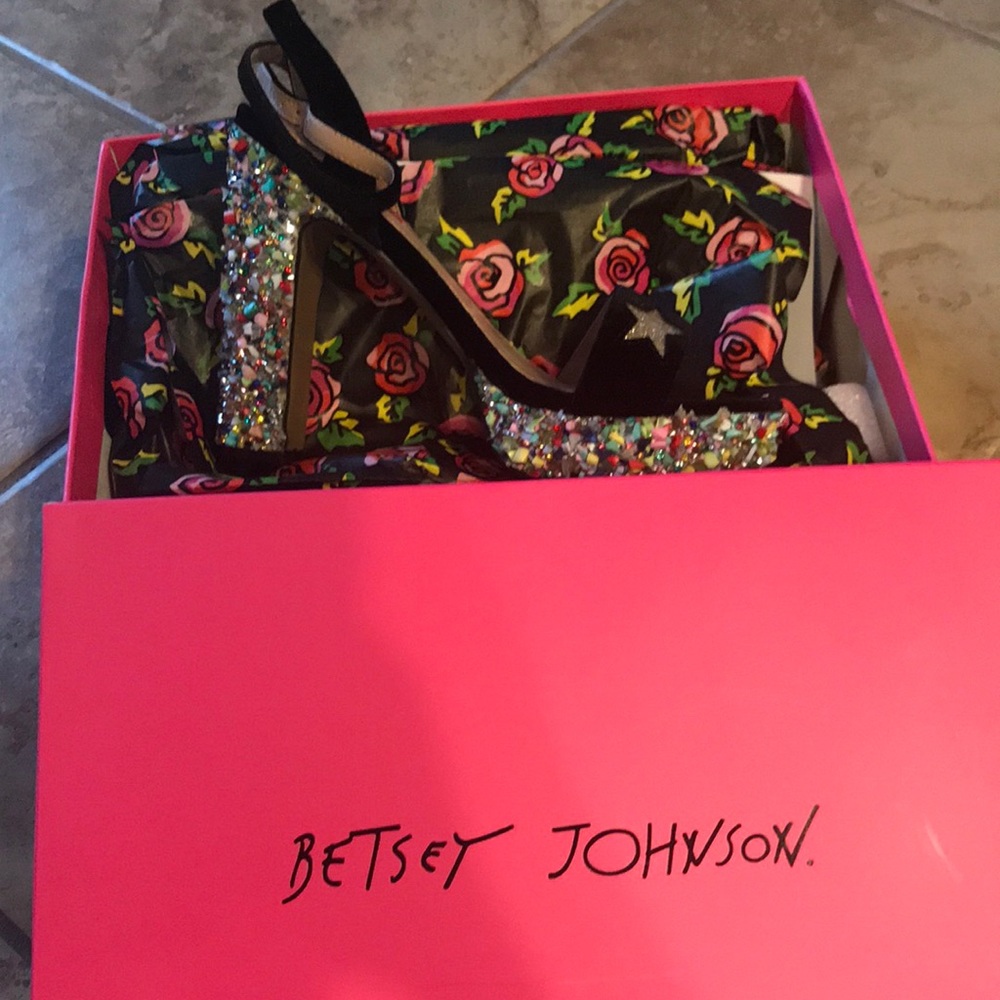 Limited Edition Betsey Johnson Heels 👠 😱